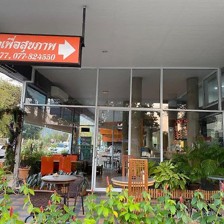 Tanatnan Hotel Ranong Esterno foto