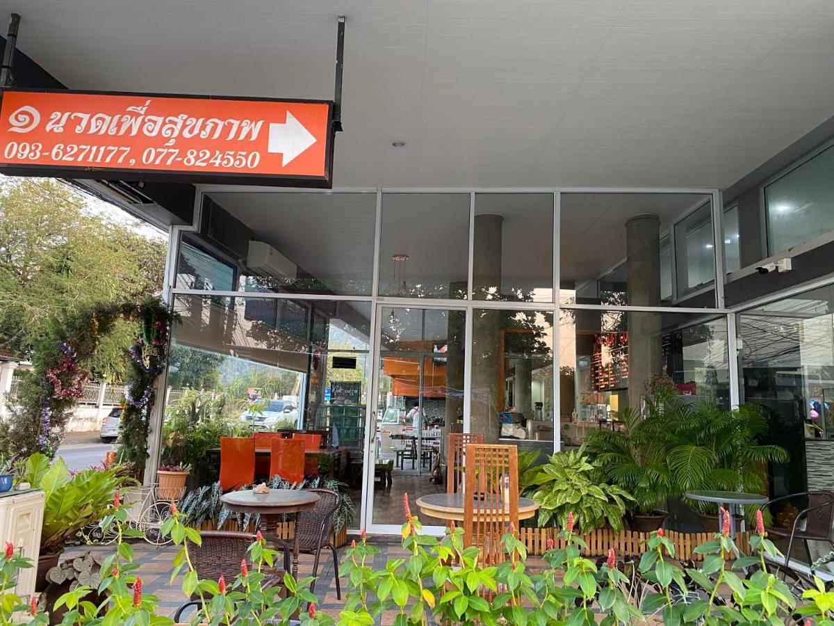 Tanatnan Hotel Ranong Esterno foto