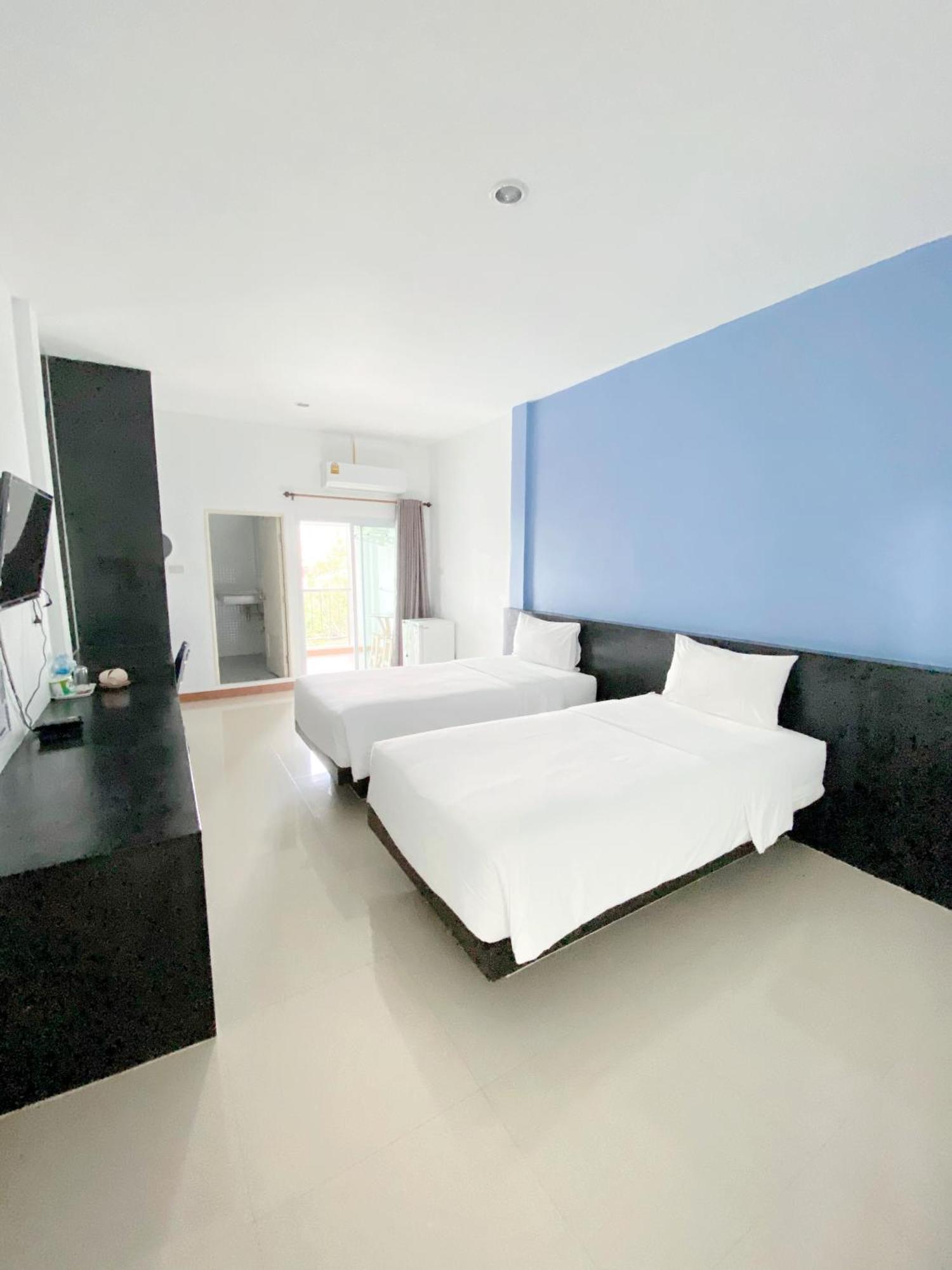 Tanatnan Hotel Ranong Esterno foto
