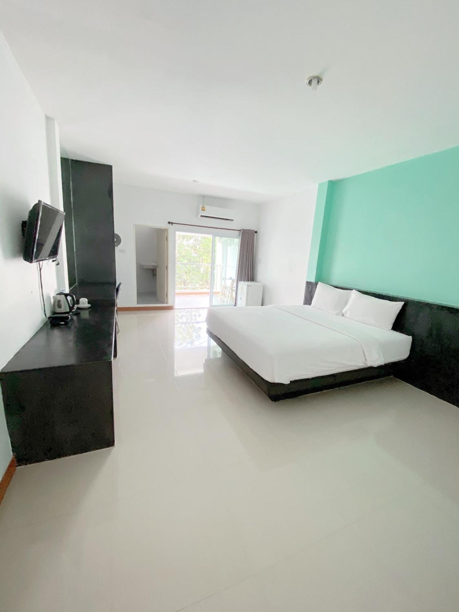 Tanatnan Hotel Ranong Esterno foto