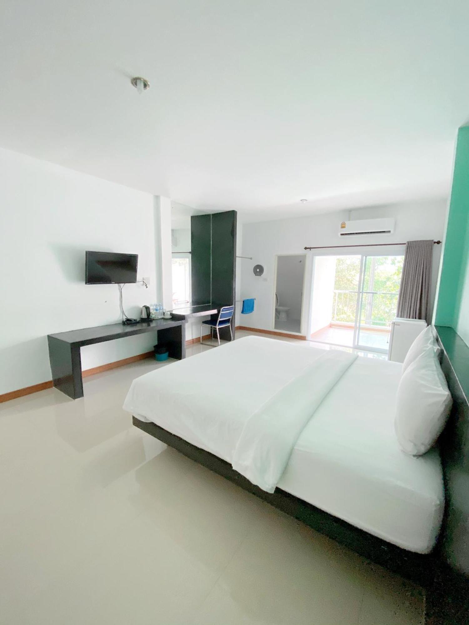 Tanatnan Hotel Ranong Esterno foto