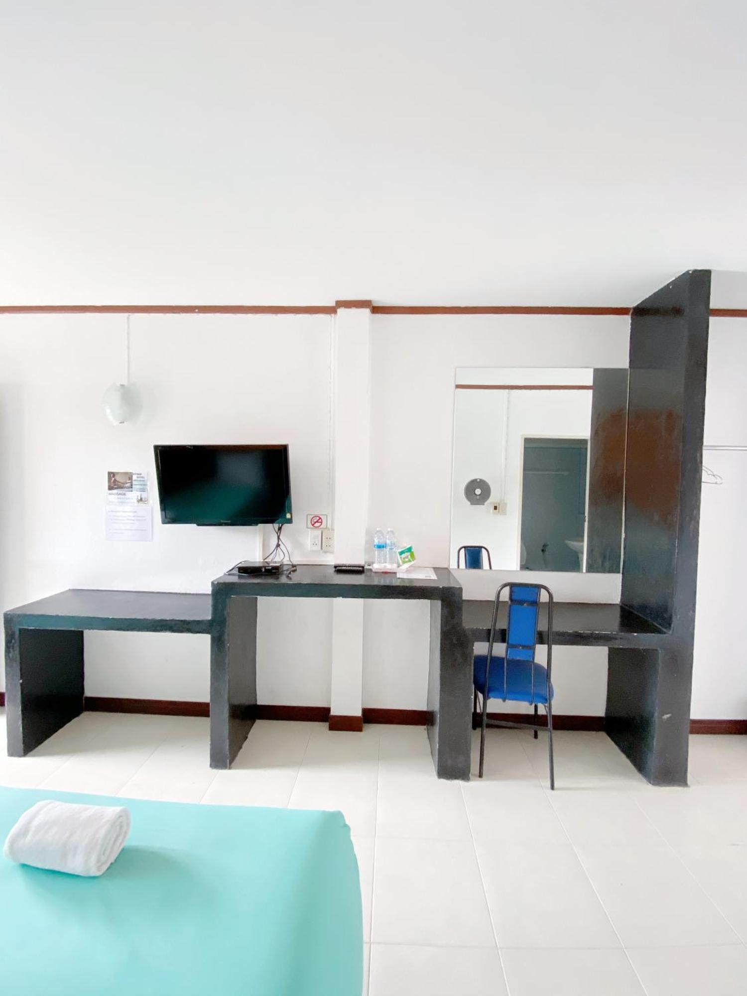 Tanatnan Hotel Ranong Esterno foto