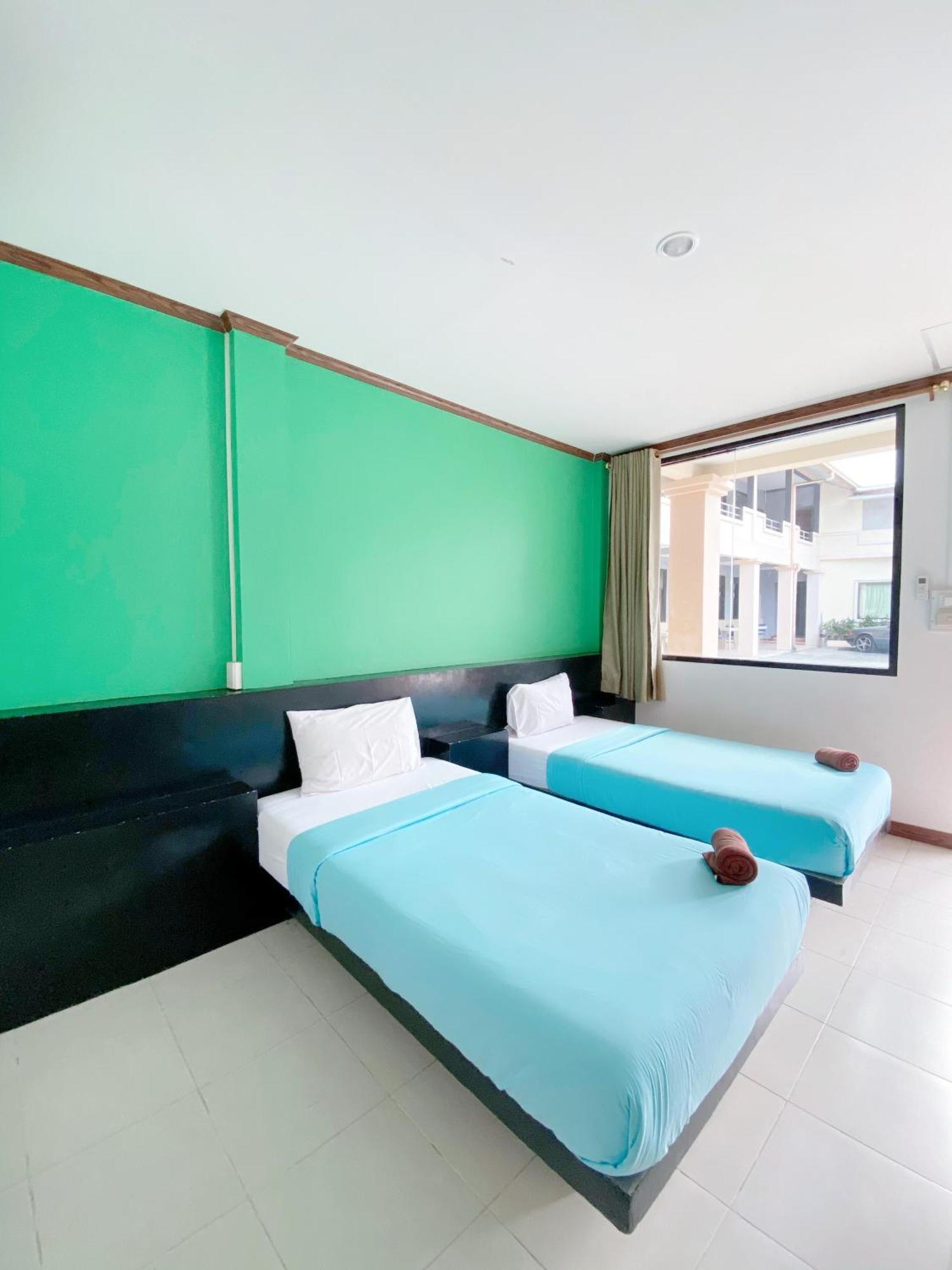 Tanatnan Hotel Ranong Esterno foto